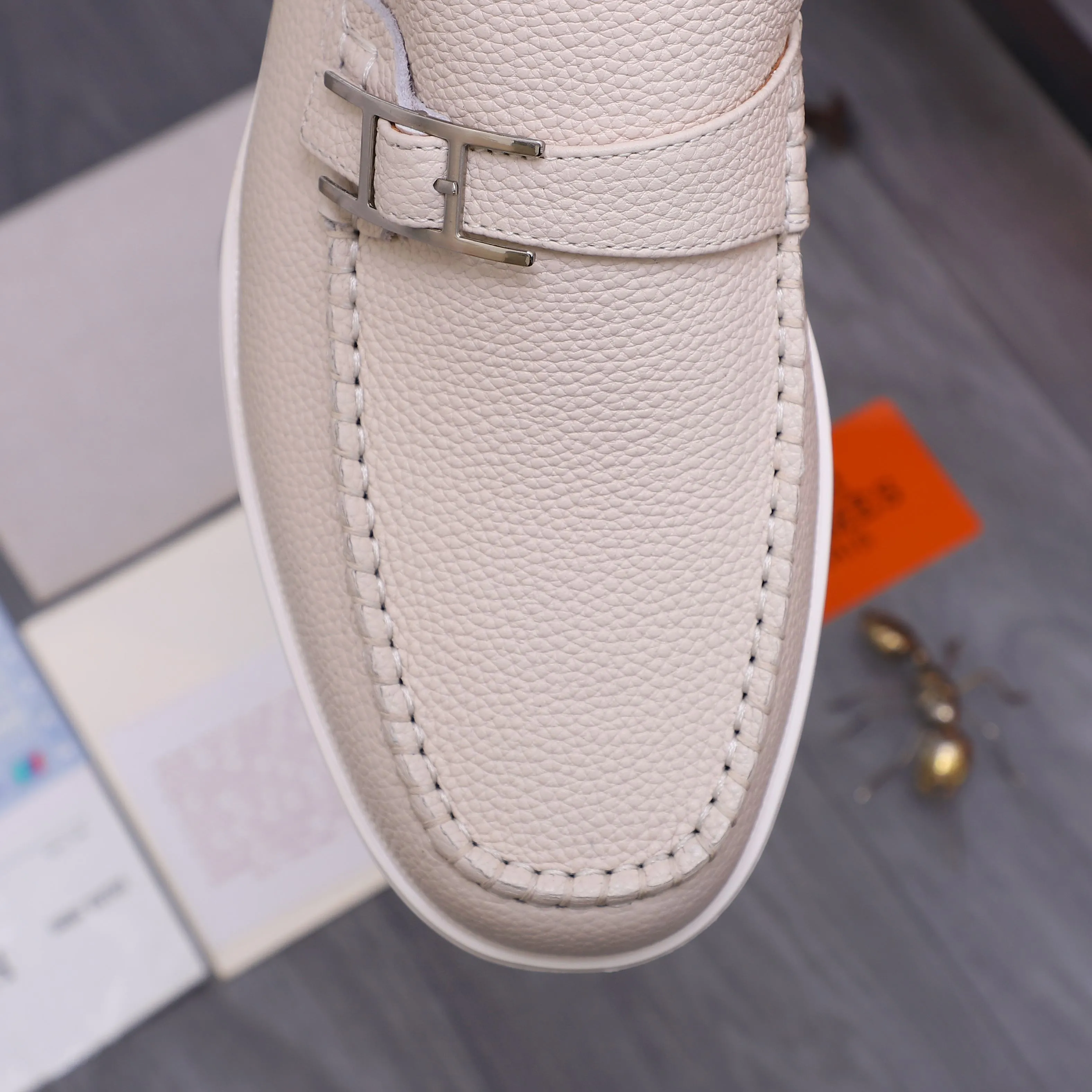 Men's shoes 💰p560 Product trademark: HERMES "Hermes" casual slip-on men's shoes. Regular size: 38-46 (45.46 is custom-made and non-returnable) Product materials: Selected pebbled cowhide upper, cowhide lining, original foam rubber ultra-light sole